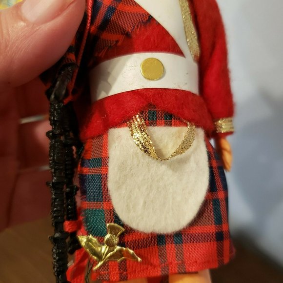 Vintage Scottish Doll Male Bagpipes Kilt Guard Sporran Tartan 8" - Picture 8 of 12